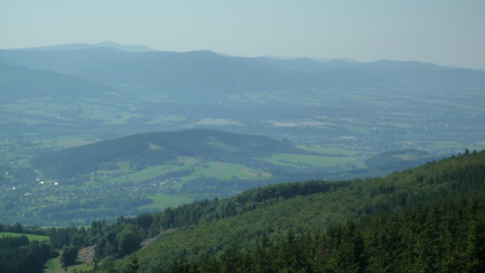 Výhled na Lysou horu (v pozadí)