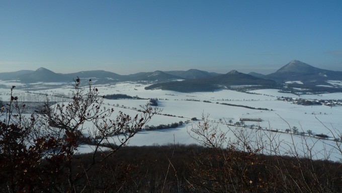 Vyhlídka z Boreče na panoráma Českého středohoří