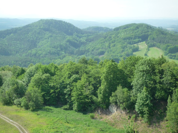 Výhled směrem k hradu Houska