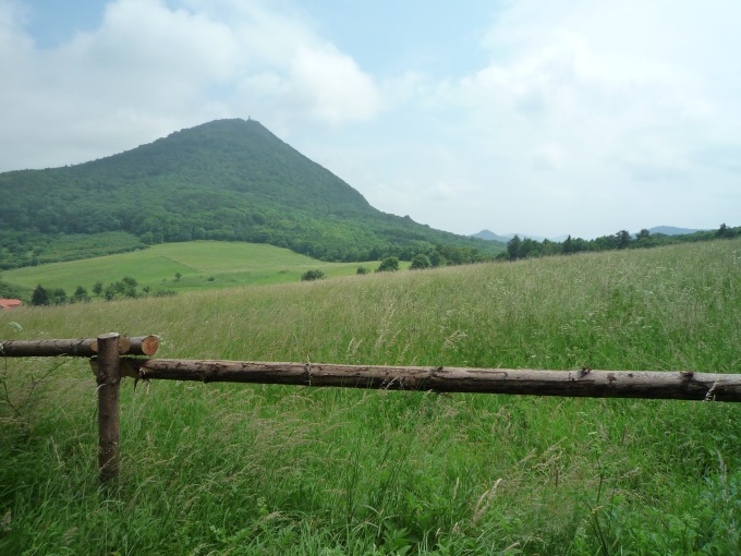 Pohled na Milešovku od Černčic