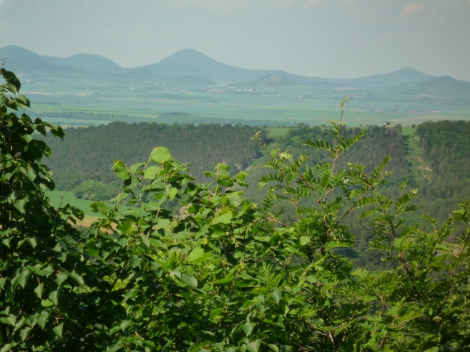 Panoráma Českého středohoří z Krásné vyhlídky