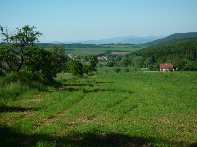 Pohled na Pnětluky a České středohoří