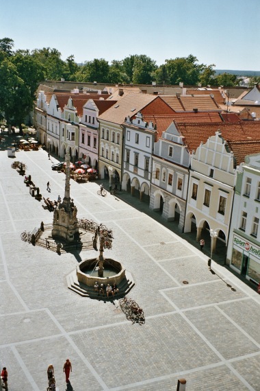 Pohled na třeboňské náměstí z radniční věže